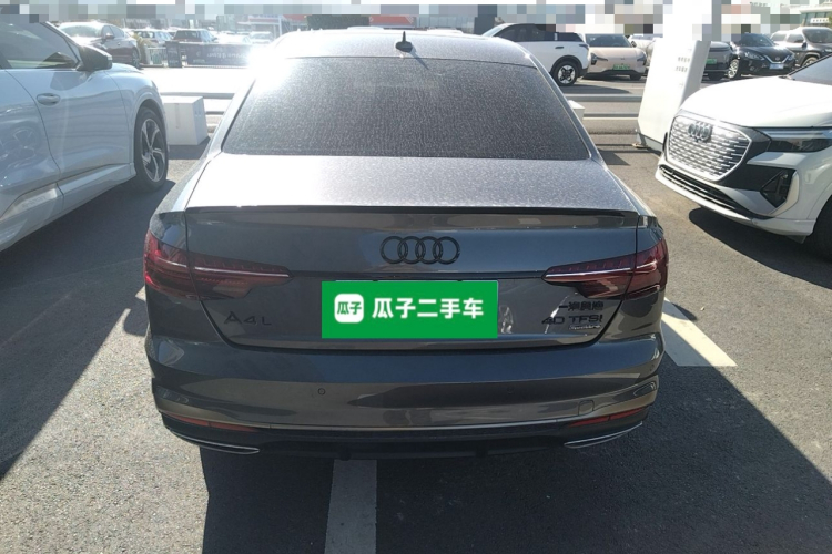 奥迪A4L 2024款 40 TFSI quattro RS套件燃速型车身外观6