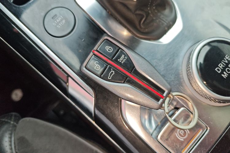 红旗HS5 2019款 2.0T 智联旗领版中控内饰7001