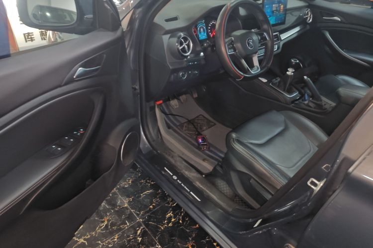 比亚迪 宋 2021款 经典版 1.5T 手动豪华型中控内饰7003