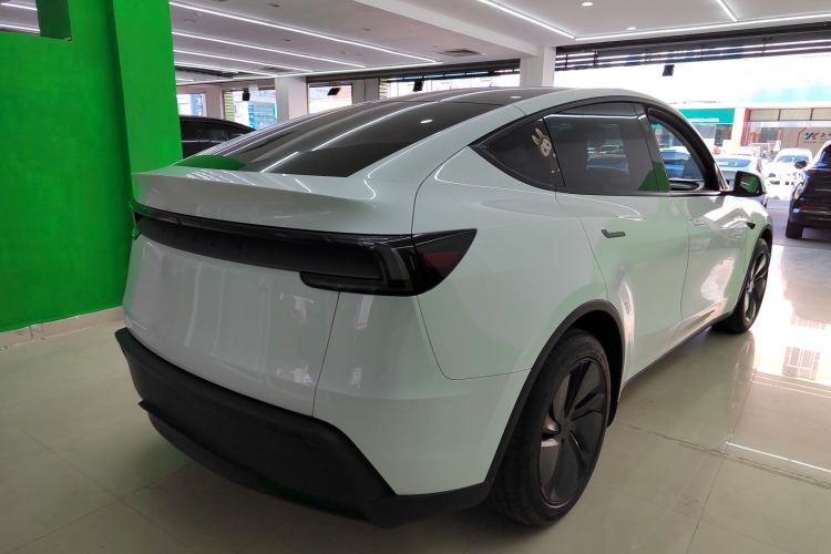 特斯拉 Model Y 2025款 后轮驱动版车身外观7