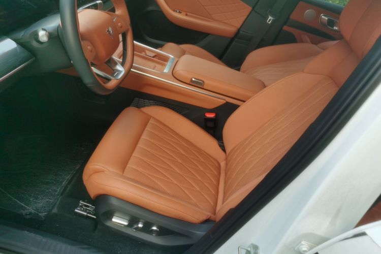 哪吒汽车 哪吒L 2024款 增程 310 闪充红衣版局部细节19