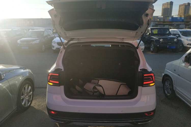 大众 途铠 2020款 1.5L 自动舒适版机舱底盘23