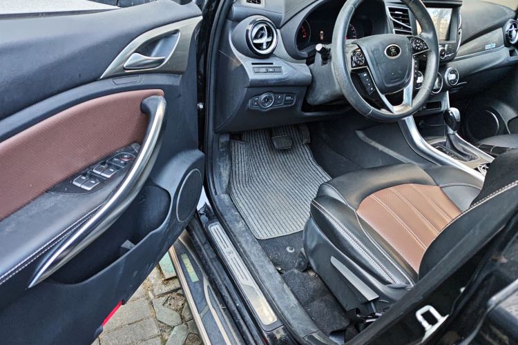 比亚迪 宋 2017款 盖世升级版 1.5TID 自动豪雅型中控内饰20