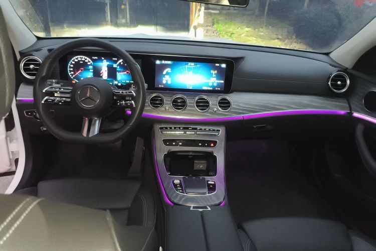 奔驰E级 2021款 E 260 L 运动型中控内饰12