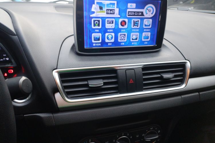 马自达3 昂克赛拉 2016款 三厢 1.5L 手动舒适型中控内饰16