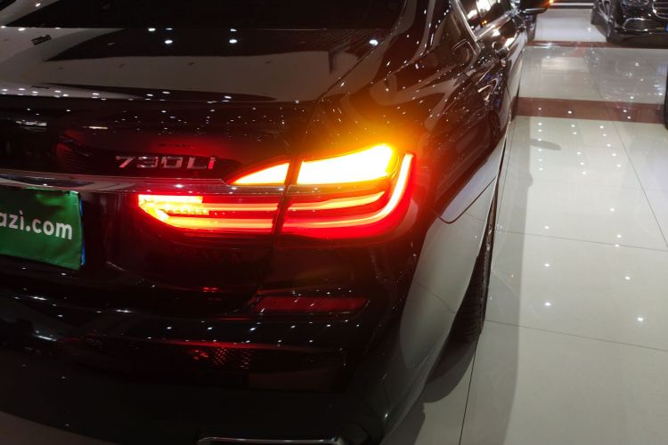 宝马7系 2018款 730Li 领先型 M运动套装车身外观9