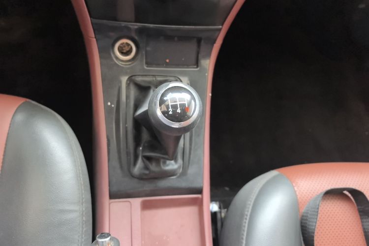 比亚迪F3 2012款 节能版 1.5L 手动舒适型中控内饰18