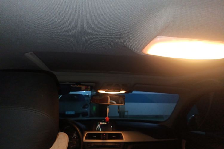 宝马3系 2015款 320i 超悦版时尚型中控内饰22