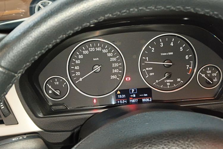 宝马3系 2014款 320i 时尚型中控内饰14