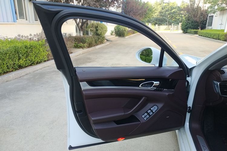 保时捷 2016款 Panamera 4 Edition 3.0T中控内饰7007