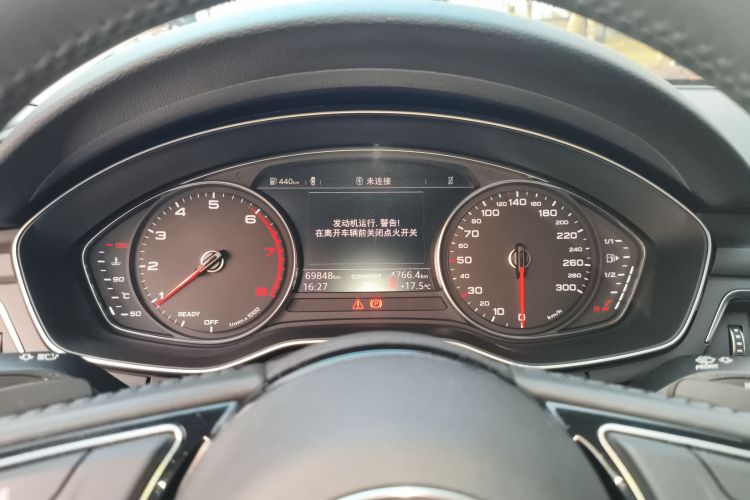 奥迪A4L 2018款 30周年年型 40 TFSI 进取型中控内饰14