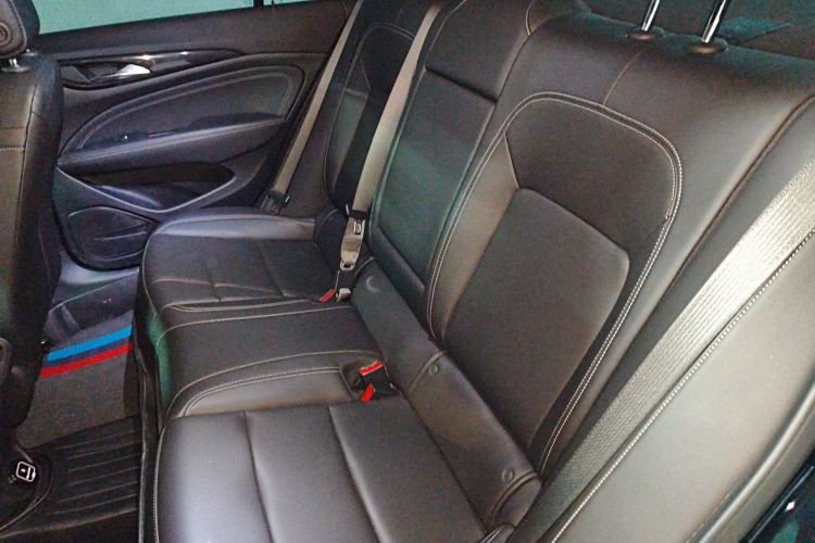 别克 君威 2024款 25T 超享版中控内饰21