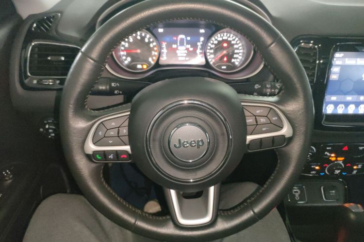 Jeep 指南者 2020款 220T 自动精英版局部细节13