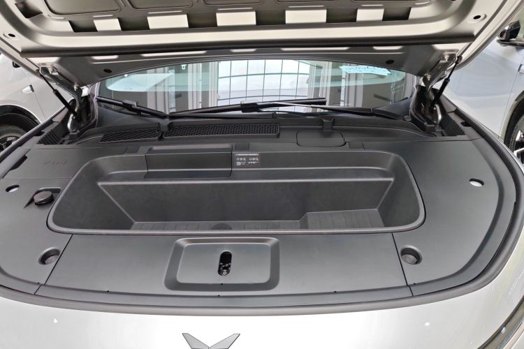 小鹏G7 2025款 702 超长续航 Max机舱底盘24