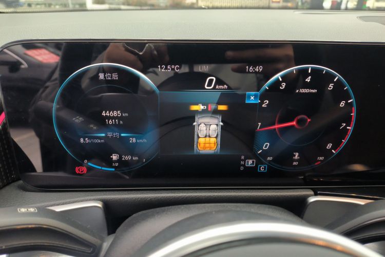 奔驰GLB 2021款 GLB 200 动感型局部细节14