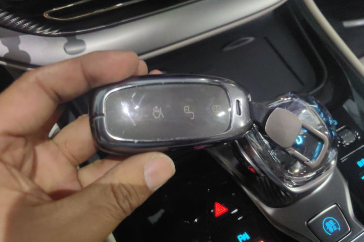 腾势D9 2024款 DM-i 980 四驱旗舰型中控内饰7001