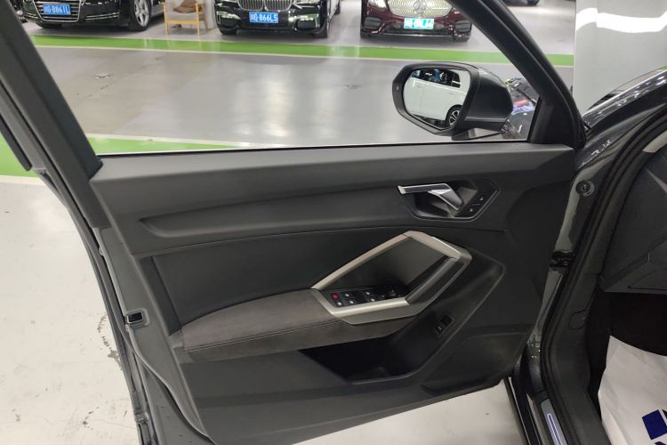 奥迪Q3 2023款 35 TFSI 时尚动感型（1.5T）中控内饰7007