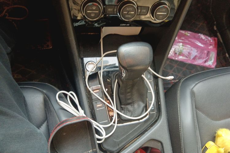 大众 途观L 2017款 330TSI 自动两驱豪华版中控内饰18