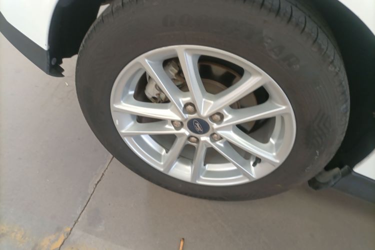 福特 福克斯 2018款 两厢经典 EcoBoost 180 自动精英型车身外观6006