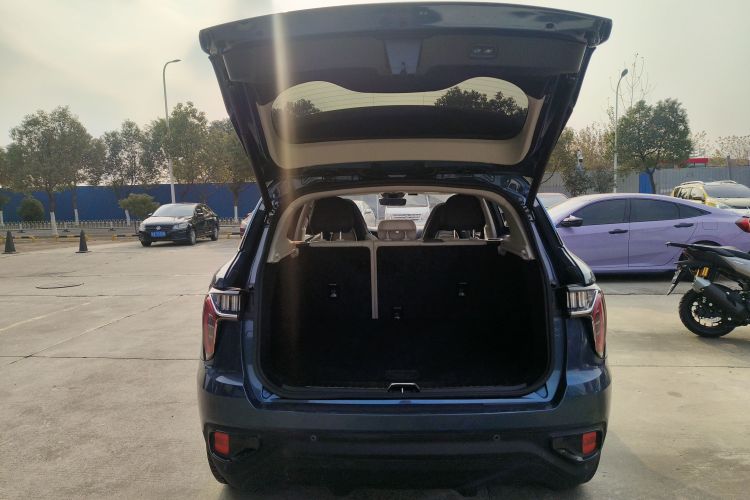 领克01 2019款 2.0T 两驱耀Pro版 国VI机舱底盘23