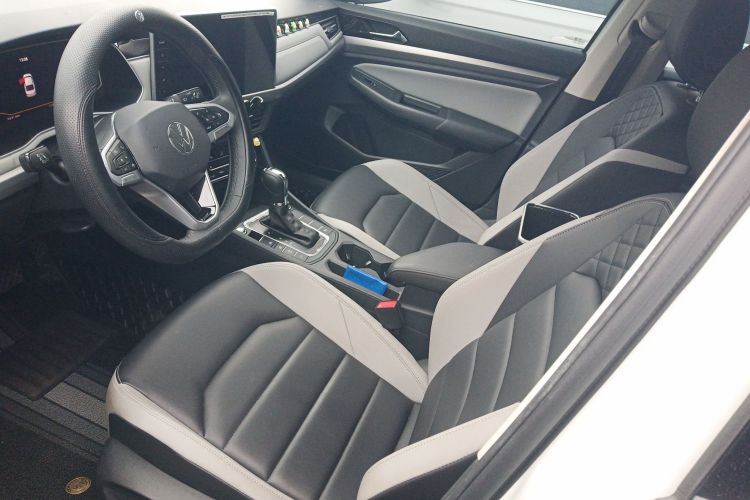 大众 宝来 2023款 300TSI DSG尊行版中控内饰19