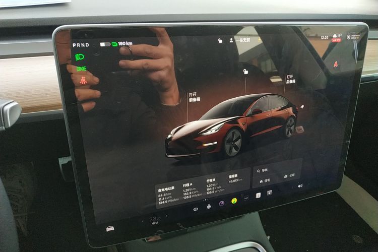 特斯拉 Model 3 2022款 后轮驱动版中控内饰16