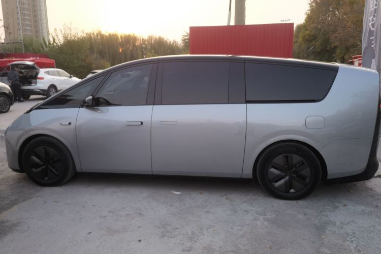 理想汽车 理想MEGA 2025款 Home 家庭特别版车身外观6003