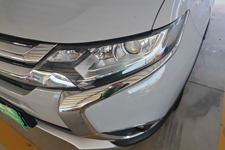 三菱 欧蓝德 2017款 2.0L 两驱荣耀版 5座局部细节36