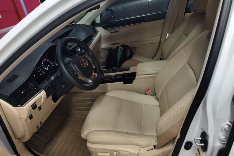 雷克萨斯ES 2014款 250 精英版中控内饰19