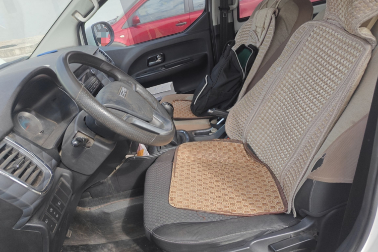 金杯 金海狮 2021款 1.5L 客车工程狮 7座局部细节19