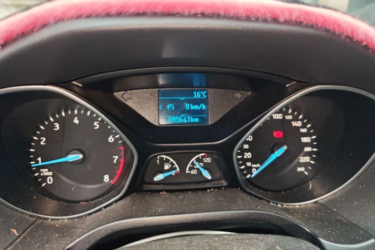 福特 福克斯 2017款 三厢 1.6L 手动风尚型智行版中控内饰15