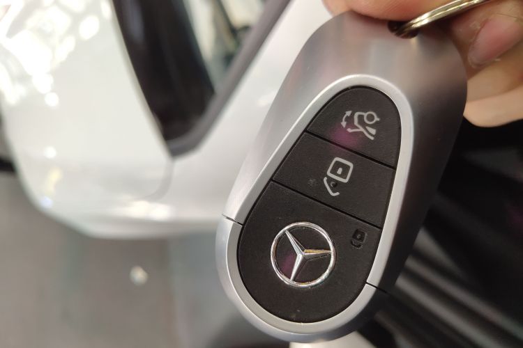 奔驰C级 2023款 改款 C 260 L 运动版中控内饰7001