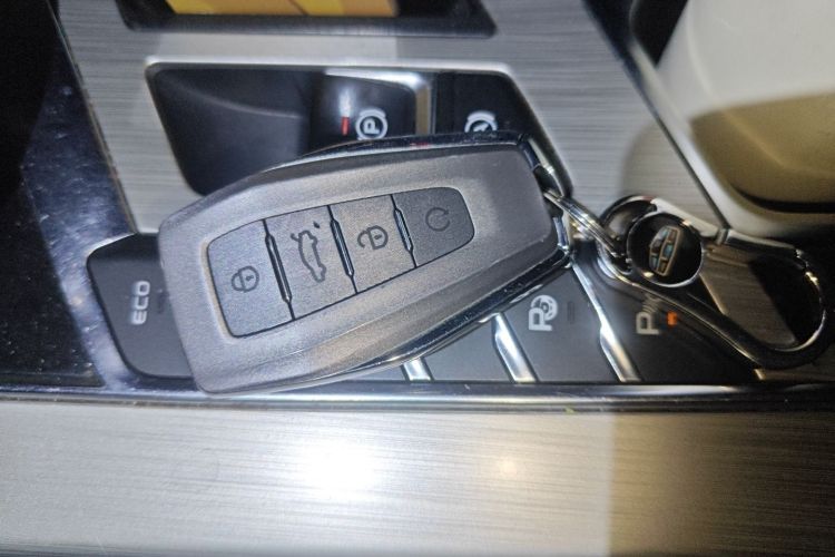 吉利汽车 缤越 2019款 运动款 260T DCT Battle 国V中控内饰7001