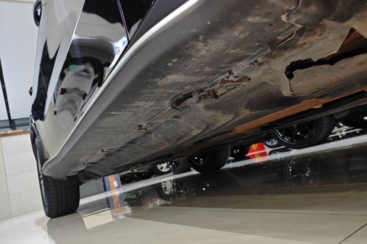 奔驰GLC 2023款 GLC 300 L 4MATIC 动感型 5座机舱底盘29