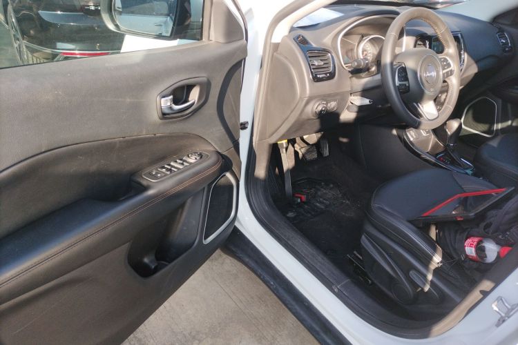 Jeep 指南者 2020款 220T 自动领先版中控内饰20