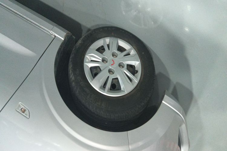 五菱汽车 五菱宏光 2019款 1.5L S基本型国VI LAR车身外观6002