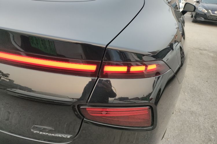 小鹏P7 2022款 562E性能版车身外观6006