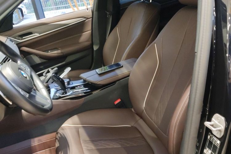 宝马5系 2023款 530Li 领先型 M运动套装中控内饰19