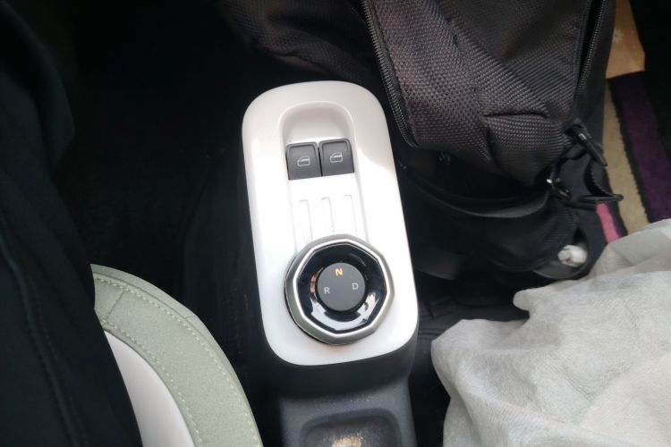 吉利银河 2025款 210km 熊猫骑士中控内饰18