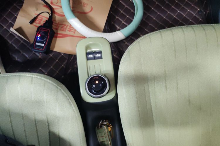 吉利银河 2024款 熊猫mini 200km 耐力熊中控内饰18