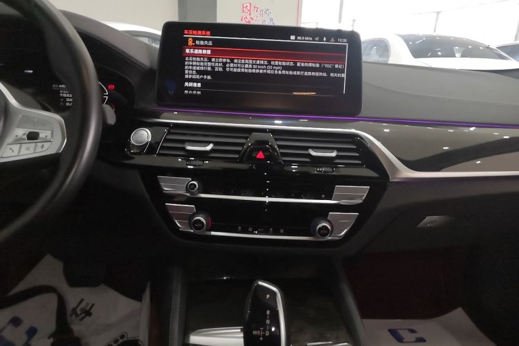 宝马5系 2022款 改款二 525Li M运动套装中控内饰16