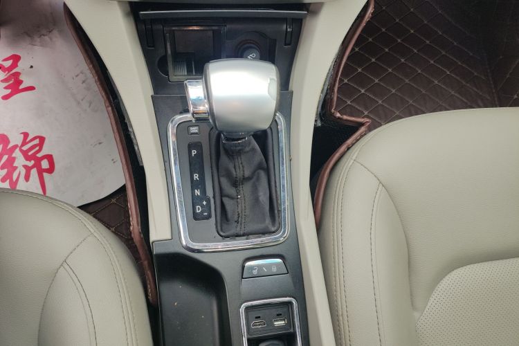 吉利汽车 帝豪 2014款 三厢 1.3T CVT精英型中控内饰18