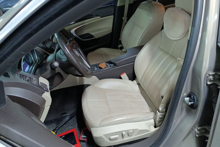 别克 君威 2014款 2.0L 精英时尚型中控内饰19