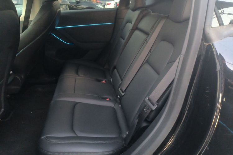 特斯拉 Model Y 2022款 长续航全轮驱动版中控内饰7004