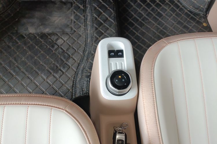 吉利银河 2024款 熊猫mini 200km 耐力熊中控内饰18