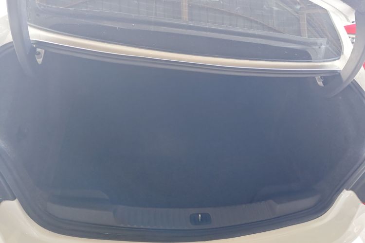 别克 威朗 2019款 三厢 15S 自动进取型机舱底盘23