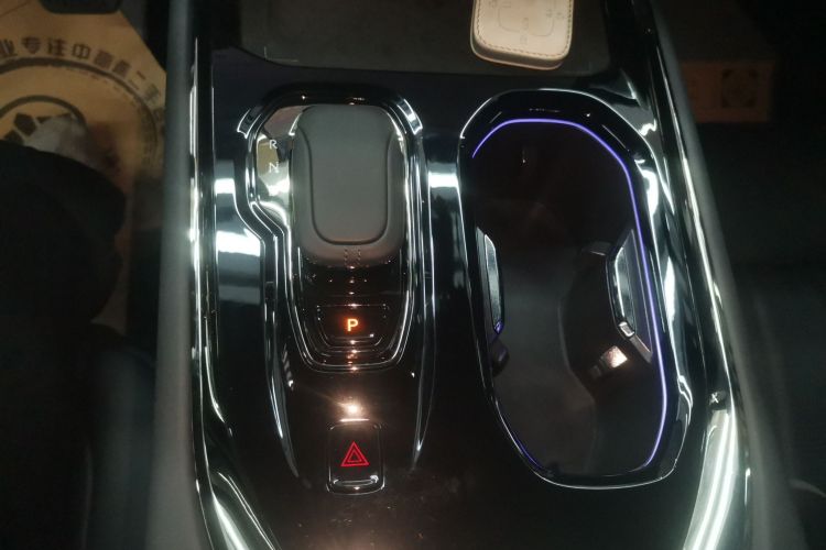 极氪009 2022款 改款 WE版中控内饰18