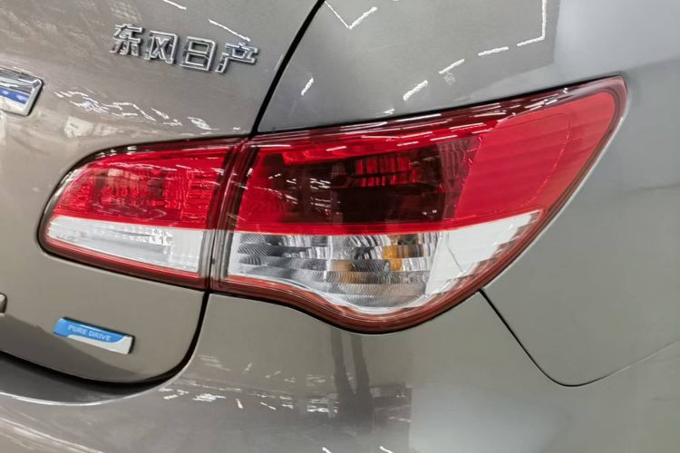 日产 轩逸 2016款 经典 1.6XE 手动领先版车身外观9