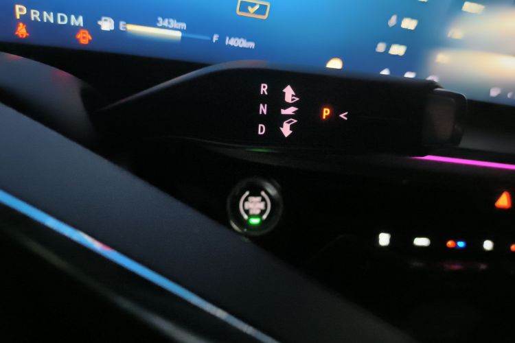 别克 2025款 昂科威Plus 28T 两驱白金版中控内饰18