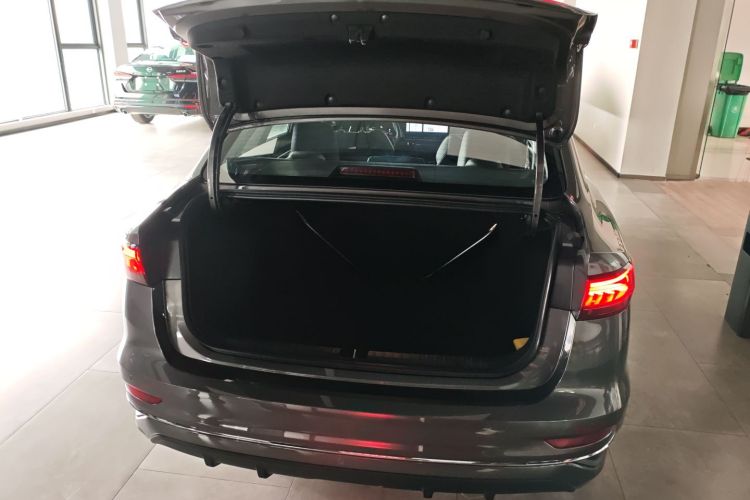 吉利汽车 帝豪 2026款 第4代 400万纪念款 1.5L CVT超越型局部细节23